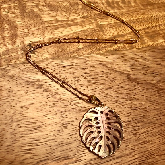 🍂Carved Leaf Shell Necklace🍂 - Picture 3 of 8